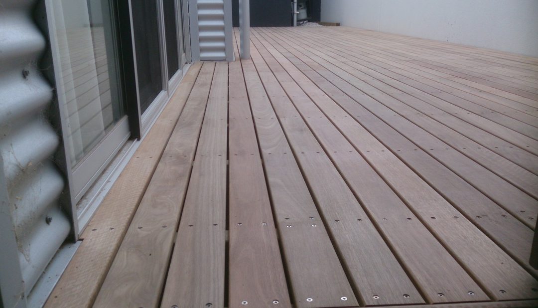 Townhouse Spotted Gum Deck & Screen – Lightsview