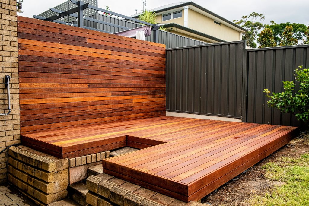 Merbau deck and screen, Burnside Spruce Quality Decks
