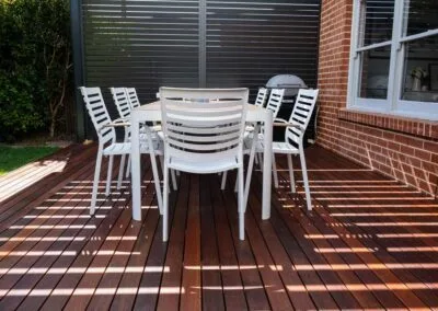 Handrail-free low deck edge detail, Colonel Light Gardens